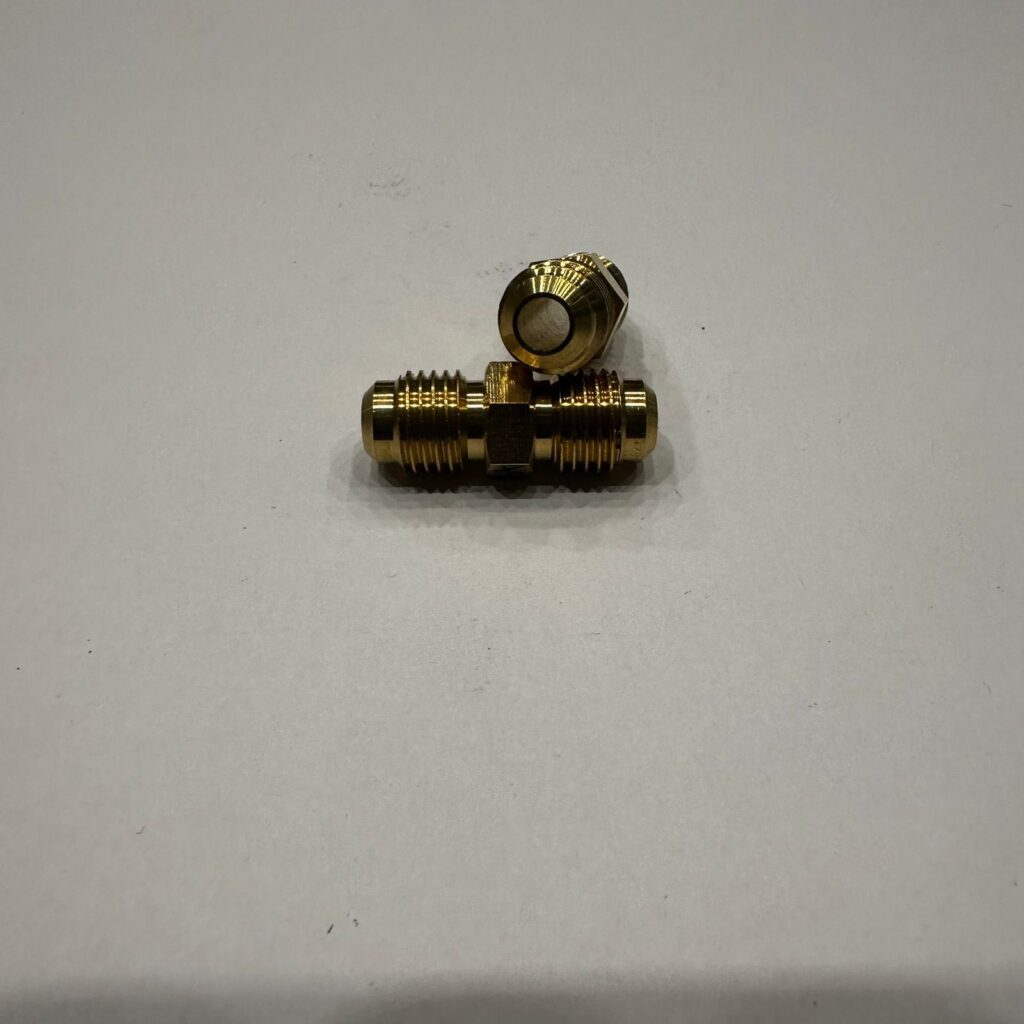 Переходник 1/4M X 1/4M SAE U-04