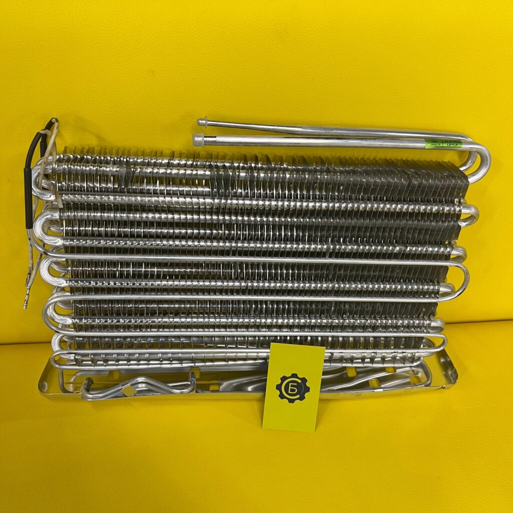 Испаритель Индезит в сборе с тэном оттайки C00511992